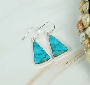 Boucles d'oreilles turquoise naturelle de la Belle au bois dormant faites à la main en argent sterling 925 en forme de triangle bijoux mignons de qualité AAA IGI sans nickel - Product Image 1