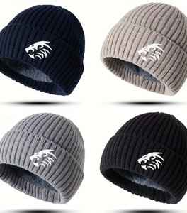 Gorro de lana para hombre de otoño e invierno, gorro de punto cálido transpirable con logotipo personalizado a la moda para exteriores con diseño a cuadros de rayas coloridas - Product Image 3