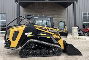 รถตักล้อยาง ASV RT135F แบบตีนตะขาบ น้ำหนัก 6.1 ตัน เครื่องยนต์ดีเซล แรงยกสูง พร้อมเครื่องยนต์ Aeolus และกระบอกไฮดรอลิก Huade - Product Image 2