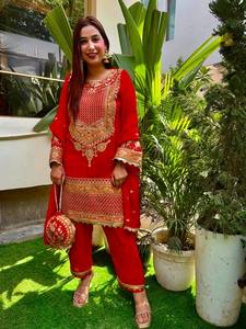 Nueva Colección de Salwar Kameez para Mujer, Georgette Sintético Pesado con Bordado Completo, Estilo Casual Reversible para Bodas y Diwali - Product Image 3