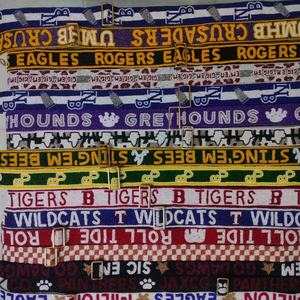 Nouveauté, accessoires mobiles personnalisés de créateur faits à la main, sac à main guitare avec perles de rocaille, sac à main avec sangle pour le jour du jeu - Product Image 4