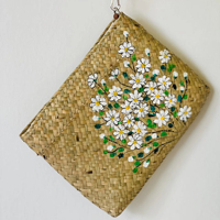 Tas Anyaman Rumput Sedge Alami Rustic Refined Motif Bunga dengan Ritsleting Ramah Lingkungan Dua Pegangan untuk Wanita, Cocok untuk Perjalanan Luar Ruangan 1L VN
