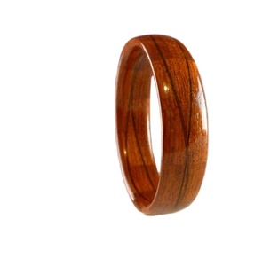 Bracelet en bois fait main tendance, classique, unisexe, bijoux de mode, finition naturelle, design lisse pour femme - Product Image 1