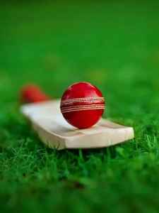 Nouveau service de qualité OEM Offre Spéciale balle dure de cricket professionnelle par balle de cricket en cuir rouge international standard du Pakistan - Product Image 2