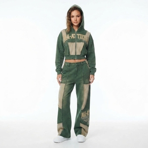 Ensemble survêtement personnalisé pour femme, vert foncé, avec sweat à capuche court zippé et pantalon de jogging large en molleton de coton, vente en gros OEM - Product Image 1