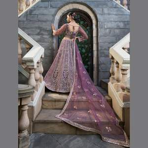 Diseñador Wine Color Net Lehenga con mano Zari Beads y Diamond Work Ropa de diseñador elegante para proveedor de bodas de la India - Product Image 2
