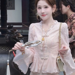ชุดเสื้อเบลาส์ลูกไม้สีชมพูวินเทจปักลายดอกไม้คอวีทรงเข้ารูปแบบสั้น และกระโปรงแม็กซี่ระบายอากาศแห้งเร็วสำหรับผู้หญิง (OEM ODM) - Product Image 6