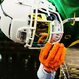 Gants de football légers pour hommes et garçons avec palmes collantes Logo personnalisable et dragonne réglable - Product Image 5