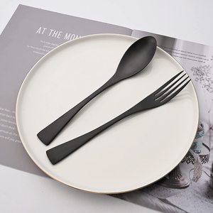 Deux Couteaux 2 Cuillères Deux Fourchettes Ensemble d'ustensiles de cuisine à revêtement noir Couverts à vernis miroir Fabrication fournisseur en gros - Product Image 5