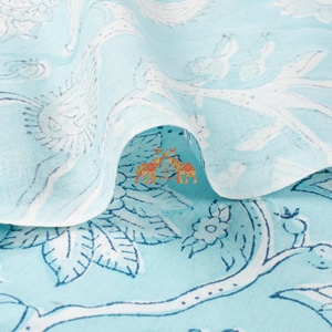 Tissu en coton 100% imprimé à la main avec motifs floraux ethniques, écologique et respirant, pour robes féminines - Product Image 2