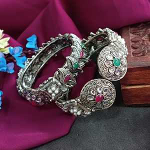 Grossiste indien Fabrication de bijoux Charnière en cristal antique oxydé Bracelet ouvrable Bracelets de mariage Bijoux pour femmes - Product Image 2