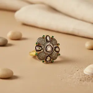 Anillo de Mujer con Diseño Floral, Chapado en Oro, con Diamantes y Esmeraldas, Anillos de Moda - Product Image 3