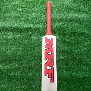 MRF Inglés Sauce Profesional Cricket Bat Mango Largo y Hoja - Product Image 1