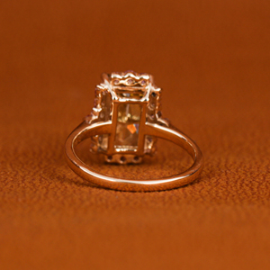 Bague de fiançailles classique en or 14 carats avec diamant jaune radiant de taille radiante créé en laboratoire, sertissage halo, diamant rond rose, élégante pour femme - Product Image 4