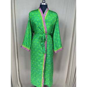 Kimono Bohemio Vintage Chic de Seda Reciclada para Mujer, Túnica de Sari para Playa, Resort, Dama de Honor, o Cubre Traje de Novia - Product Image 2
