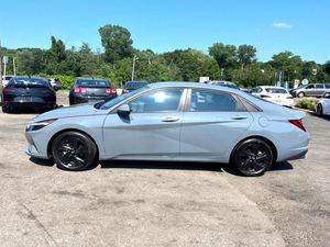 2023 H-y-u-n-d-a-i E-l-a-n-t-r-a SEL FWD bajo kilometraje y precio asequible en stock Listo para envío - Product Image 3