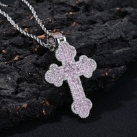 Collier pendentif croix nuage scintillant pour homme, accessoire urbain hip-hop pour looks superposés, idéal pour les boutiques de cadeaux et les détaillants en ligne