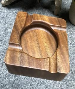 Cenicero de madera redonda sólida Natural, diseño clásico, Cenicero de mesa para interiores y exteriores con soporte para cigarrillos de 3 ranuras - Product Image 6