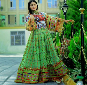 Meilleurs prix de gros sur les nouveaux arrivages Costumes afghans en soie pour femmes avec broderie à manches longues évasées et lourdes - Product Image 1