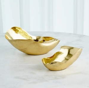 Juego de 2 cuencos decorativos escultóricos modernos Acabado dorado Premium Diseño curvo Cuencos centrales de lujo para decoración de mesa de comedor - Product Image 1