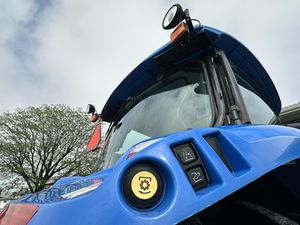 Tractor de ruedas Holland T6070 Plus 80hp 90HP 100hp 4WD con cabina de conductor Tractor agrícola nuevo/usado a la venta - Product Image 6