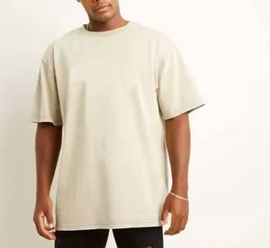 T-shirt pour homme imprimé numériquement avec logos brodés, épaule tombante, col rond, prix raisonnable - Product Image 1