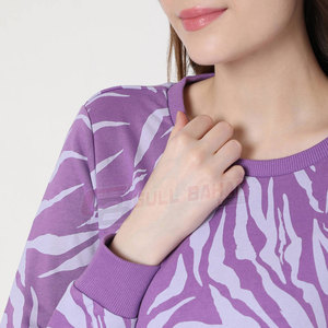 Sweat-shirt d'hiver léger à capuche pour femme avec doublure respirante, design épaules tombantes et logo frontal - Product Image 5
