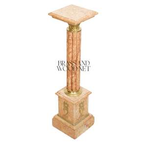 Elegante Pedestal de Mármol Rosa Salmón con Columna Acanalada y Relieve Ornamental de Latón - Product Image 2