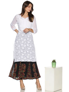 Elegante Sharara Kali de Georgette Suave con Bordado Multi-Chikankari Hecho a Mano, Estilo Formal Recto con Cordón Ajustable - Product Image 4