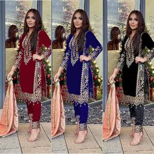 Top elegante de diseñador para fiestas con Dupatta hecho de terciopelo viscosa pesado con un rico trabajo de secuencia de bordado con mangas - Product Image 6