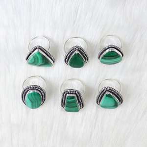 Increíble anillo de piedras preciosas de malaquita, anillo de malaquita para niñas, cabujones hechos a mano, lote de joyería, suministro de joyería a granel, anillo llamativo - Product Image 3