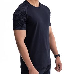 Ensemble t-shirt et short de haute qualité pour hommes, confortable et élégant pour toutes les occasions, col rond, manches courtes, couleur noire. - Product Image 4