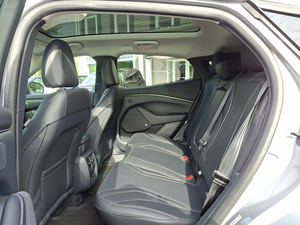 Ford Mustang Mach-E Premium AWD 2021, transmission intégrale, cuir, faible kilométrage, prix abordable, en stock, prêt à être expédié - Product Image 6