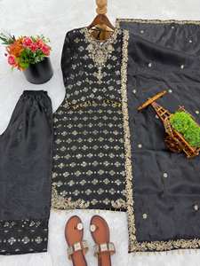 Ensemble de costume traditionnel classique pour femmes, pour les occasions spéciales - Product Image 4