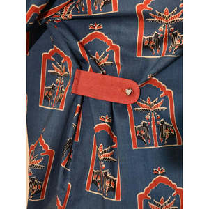 เสื้อเชิ้ตทรงหลวมสไตล์โบฮีเมียนพิมพ์ลายแบบดั้งเดิม ผ้าฝ้าย 100% สำหรับฤดูร้อน ติดกระดุม แต่งเข็มขัดรัดเอวทรงหลวมสไตล์ปรัสเซีย - Product Image 5