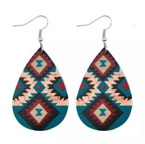 Boucles d'oreilles élégantes en bois et cuir pour femmes, en similicuir texturé, géométriques, pendantes, bijoux de mode de boutique - Product Image 2