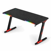 Bureau de jeu noir avec plateau nervuré, accents RGB à l'avant et pieds rouges pour bureaux à domicile, salles d'étude et salles de jeu