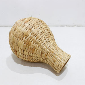 Vase de table décoratif rond à col court en jacinthe d'eau tissé à la main Artex Dong Thap - Product Image 3