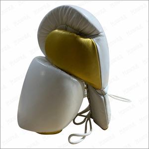 Gants de boxe en cuir de vachette doré de haute qualité avec logo personnalisé pour l'entraînement ou les arts martiaux et les gants de boxe pour le combat - Product Image 5