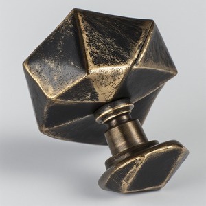 Bouton de porte en fer artisanal avec forme inégale et finition noire mate conçu pour les portes intérieures décoratives - Product Image 5