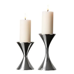 Bougeoirs classiques en métal martelé doré, ensemble de chandeliers élégants en aluminium faits à la main, design en forme de pétales de fleurs, décoration d'intérieur en vente - Product Image 5