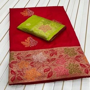 Sari de Seda Dola Pesada VASTRA COTTAGE con Tejido Meenakari Zari, Borde de Pallu con Zari Enriquecido, Blusa con Contraste para Mujer - Product Image 6