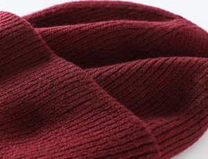 Gorro de Invierno de Punto con Letras de Color Sólido, Diseño de Moda 2026, de Lujo, Cálido, Unisex, Alta Calidad, Colores Personalizables, 100% - Product Image 4