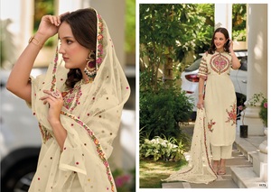 Kurti bordado de seda romana pesada con pantalón Dupatta de organza pesada, ropa india y pakistaní con intrincado trabajo - Product Image 3