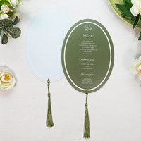 Menu de table de mariage ovale en acrylique chic avec accessoire de gland pour la présentation de table de mariage et d'événement spécial