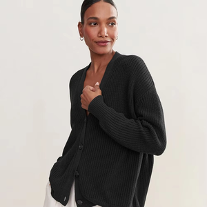 Cardigan en tricot noir classique pour femmes, automne, décontracté, écologique, logo personnalisé, vente en gros, avec boutons, 100% coton - Product Image 2
