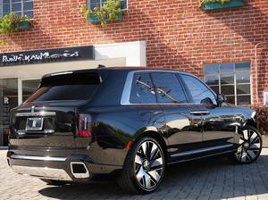 Nuevo SUV de Lujo 2026, V12 6.7L 563hp 850Nm Torque, Tracción en las Cuatro Ruedas, Velocidad Máxima 250km/h, Interior de Cuero Premium, Estilo Industrial Clásico OEM - Product Image 4