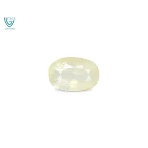 Saphir Jaune Naturel de 7,63 Carats (Pukhraj) - Pierre Précieuse Facettée Taille Émeraude - Product Image 1