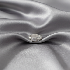 Bague fine en argent sterling 925 avec pierre de lune baguette, minimaliste, faite à la main, pour femme, fournisseur de bijoux fins en vrac unisexe - Product Image 3