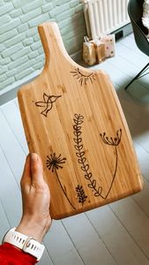 Planche à découper en bois lourd pour trancher les viandes rôties ou les légumes directement du gril à la table - Product Image 3